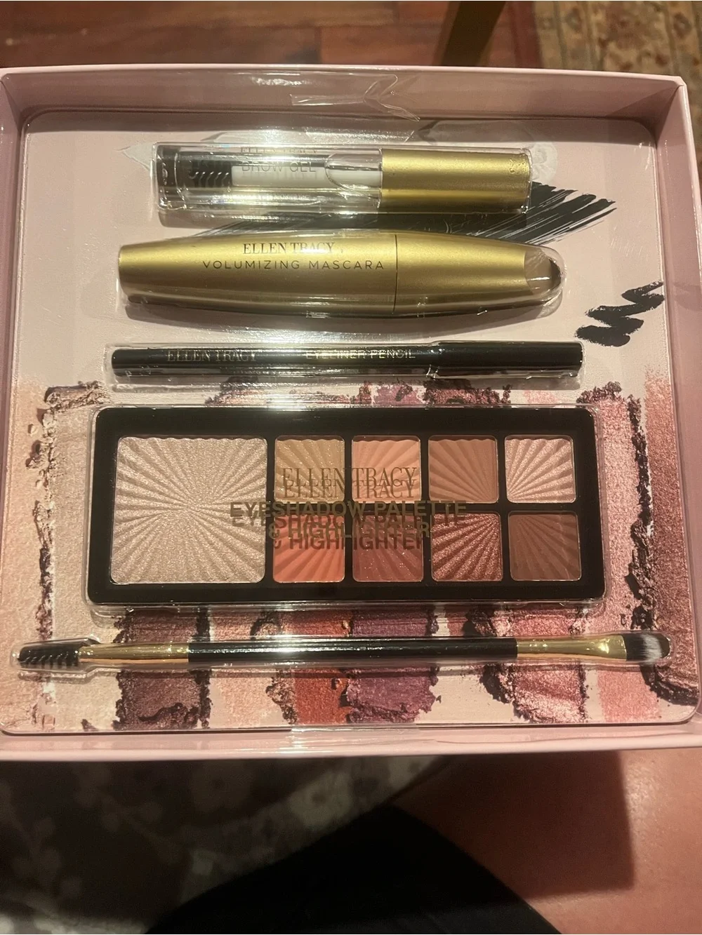 Ellen Tracy Eye Essentials Palette - Pink & Warm Red-Brown Shades